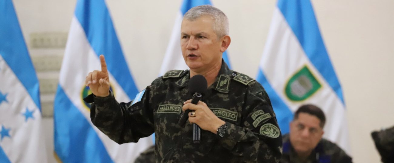 Head of the Armed Forces backs LIBRE’s plan to convene a constituent assembly